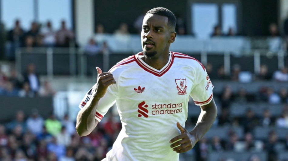  Iraola says Isak 'feels the trust' after Liverpool scoring streak 