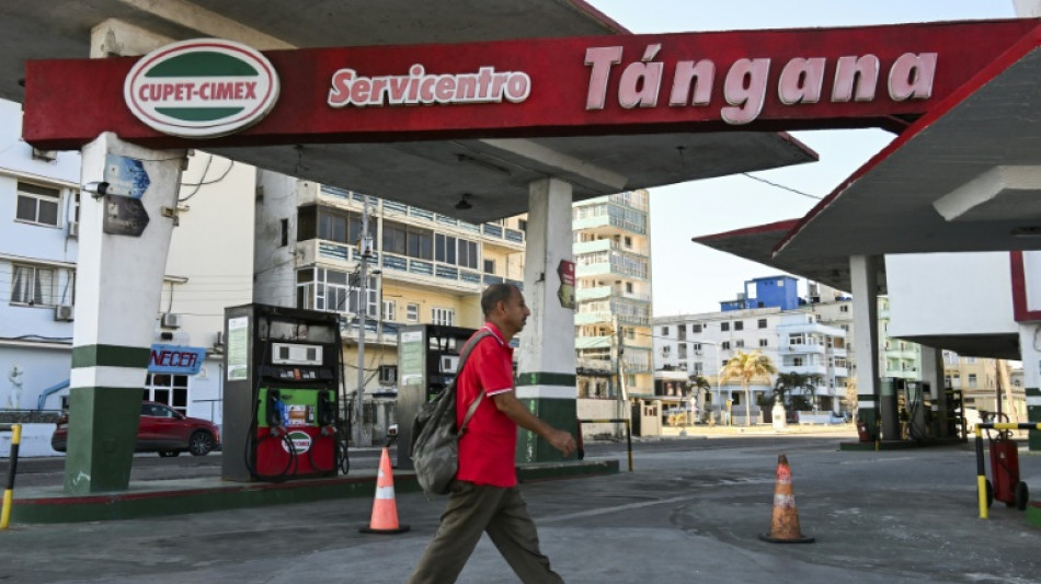  Starved of fuel, Cubans scramble to make ends meet 