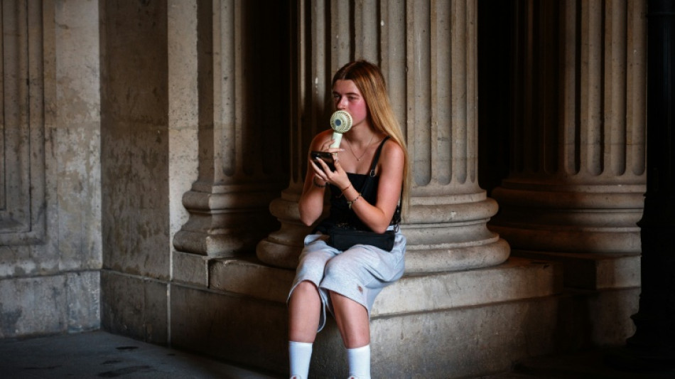  El calor extremo modifica los h&aacute;bitos en el tur&iacute;stico Par&iacute;s 