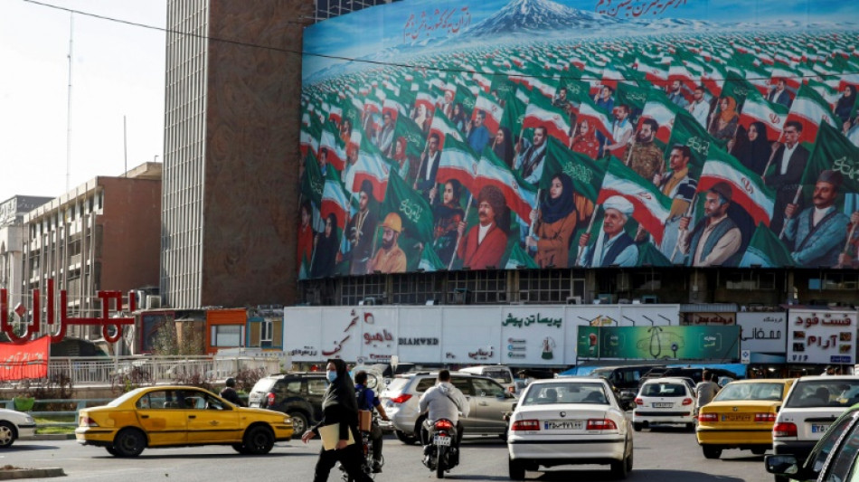 Estudiantes protestan tras la represi&oacute;n contra escolares en Ir&aacute;n