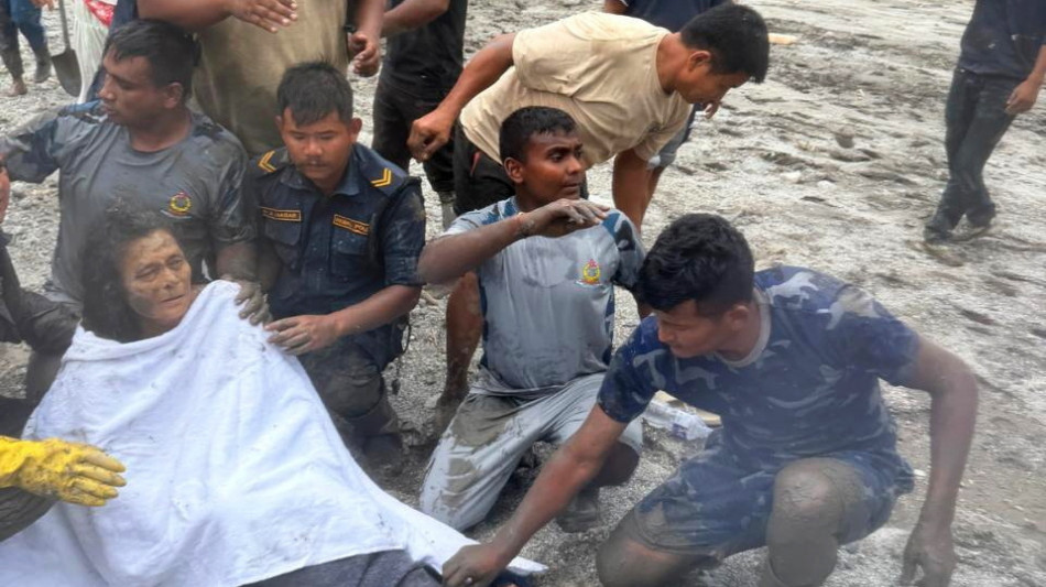  In Nepal 64enne salvata dopo 10 giorni in casa sepolta da fango e detriti 