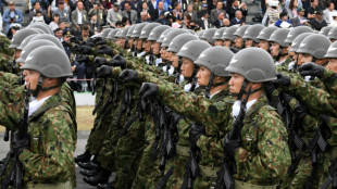 Japans Regierung billigt &uuml;berarbeitete Verteidigungsstrategie und h&ouml;here Milit&auml;rausgaben