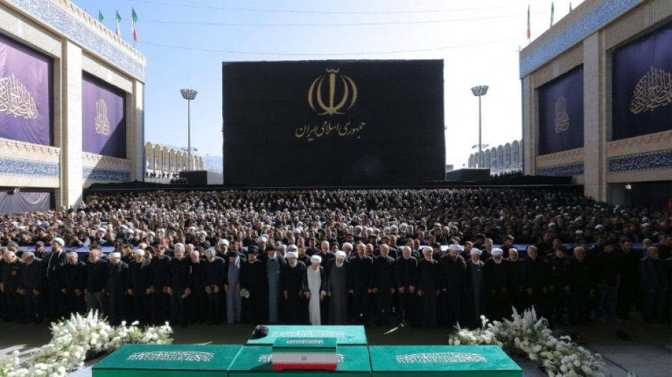  Zehntausende Iraner nehmen Abschied von Machthaber Ali Chamenei 