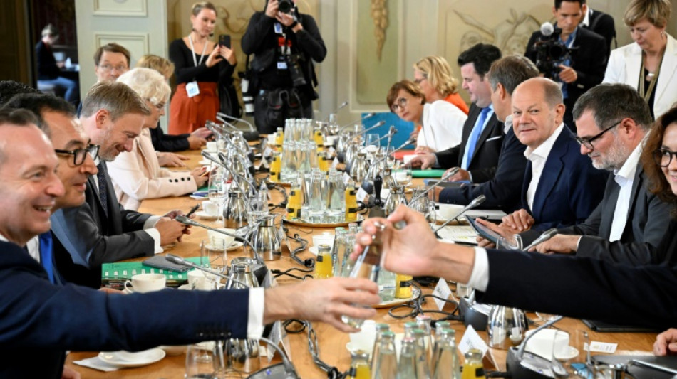 Bundesregierung schlie&szlig;t Kabinettsklausur auf Schloss Meseberg ab