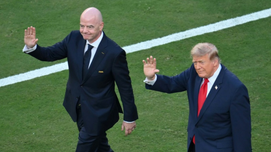  Infantino struggling to survive, says former IOC marketing chief 