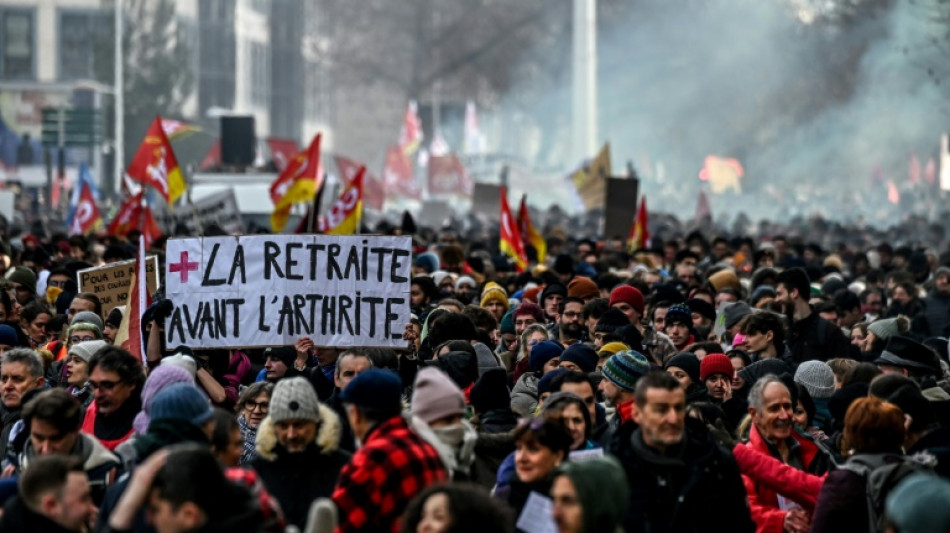 Retraites: apr&egrave;s une premi&egrave;re mobilisation r&eacute;ussie, les syndicats pr&eacute;parent la suite