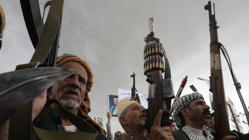  Yemen, 'sale a sei morti il bilancio dei raid nel Mar Rosso attribuito agli Houthi' 