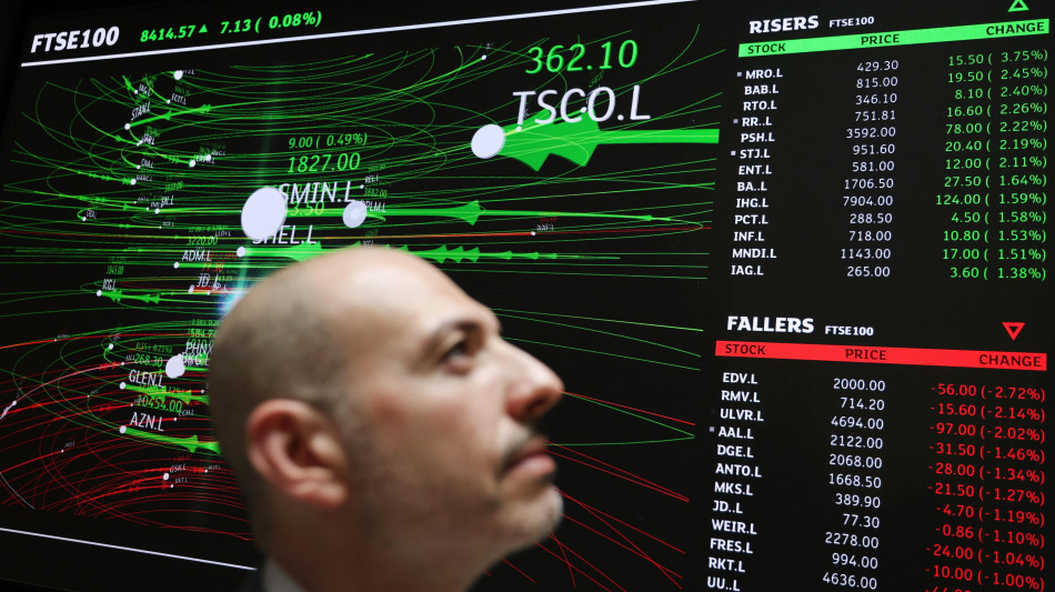  Borsa: l'Europa chiude in rialzo nonostante le vendite sui chip 