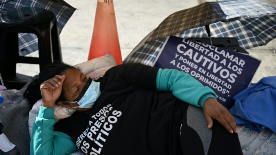  Familiares de presos pol&iacute;ticos iniciam greve de fome na Venezuela 