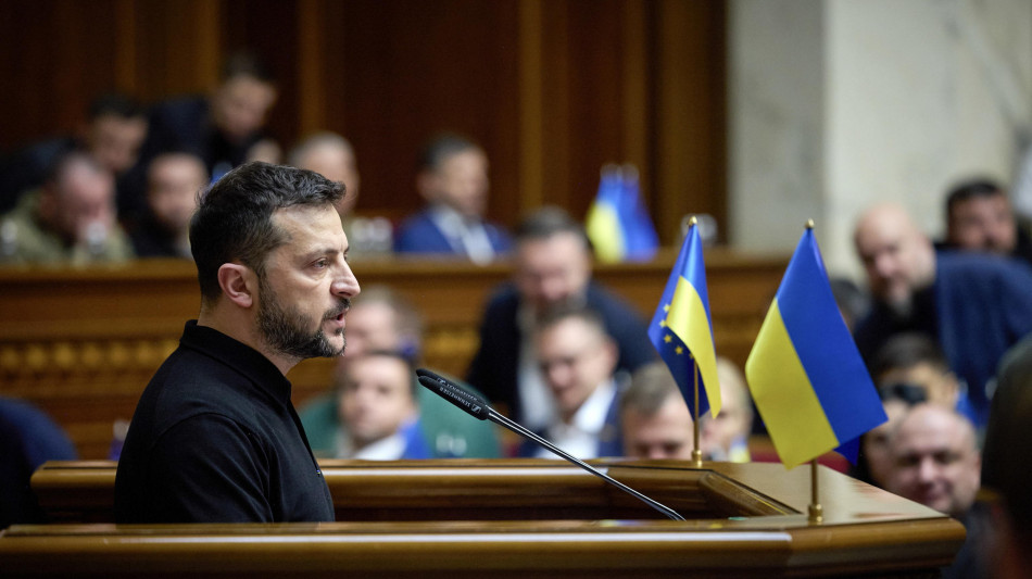  Parlamento ucraino approva la nomina di Yevhenii Khmara come nuovo ministro Difesa 