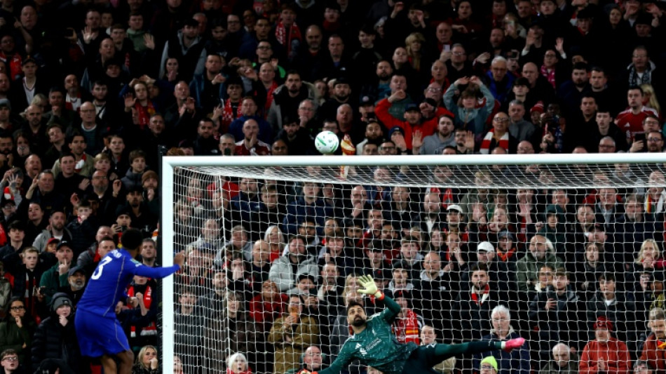  Liverpool beat Chelsea in League Cup shoot-out, Man City survive scare 