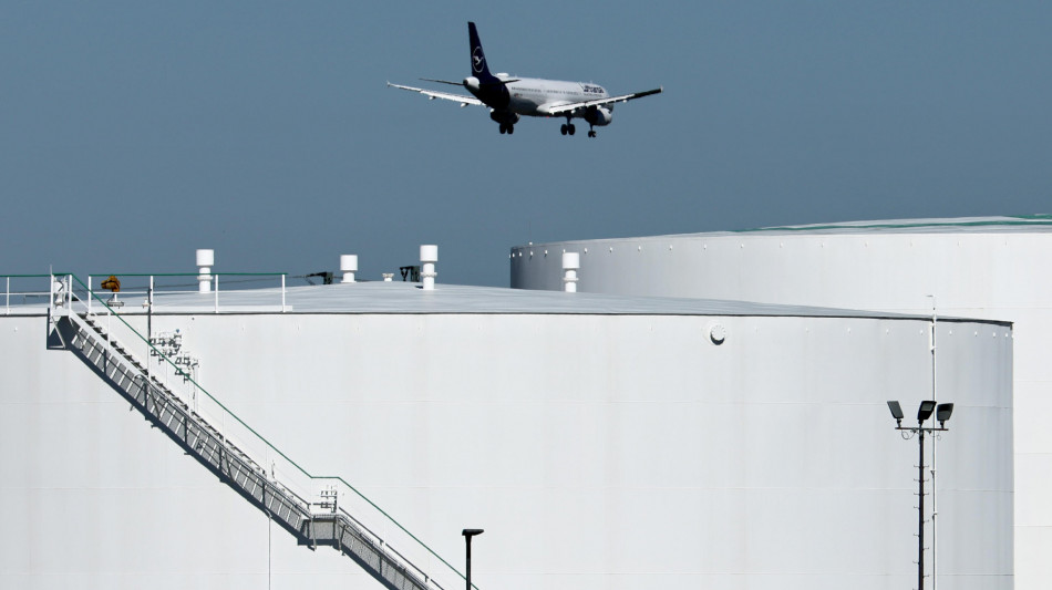  Allarme Aie, in Europa carburante aerei rischia di finire tra sei settimane 