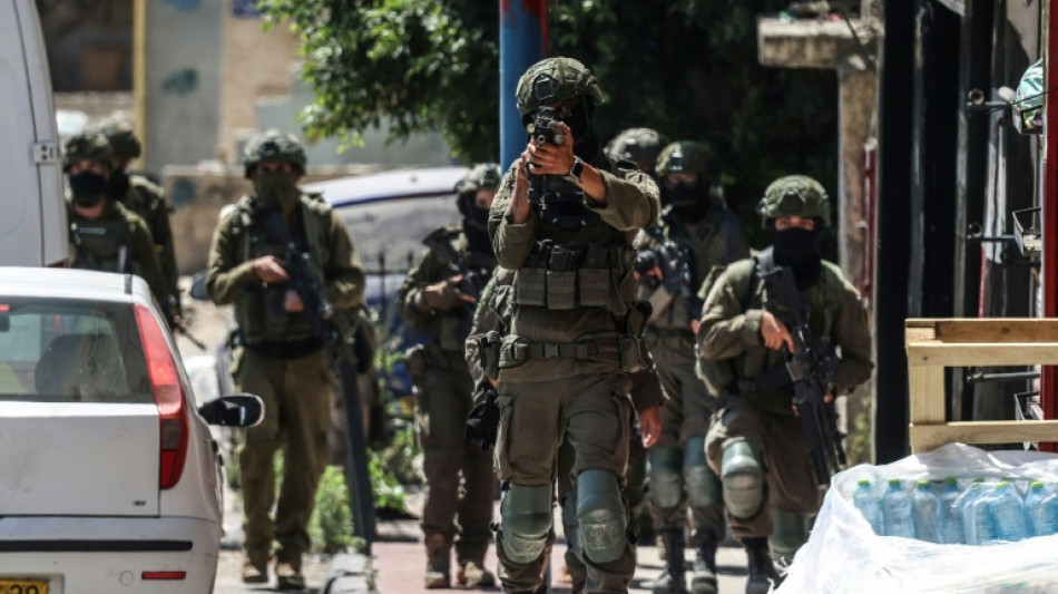  Israeli forces raid Palestinian refugee camp near Jerusalem 
