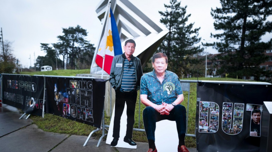 L'ex-président philippin Duterte reste en détention provisoire à La Haye