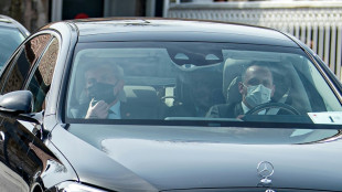 Reino Unido congela 13.000 millones de d&oacute;lares en activos de socios de Abramovich