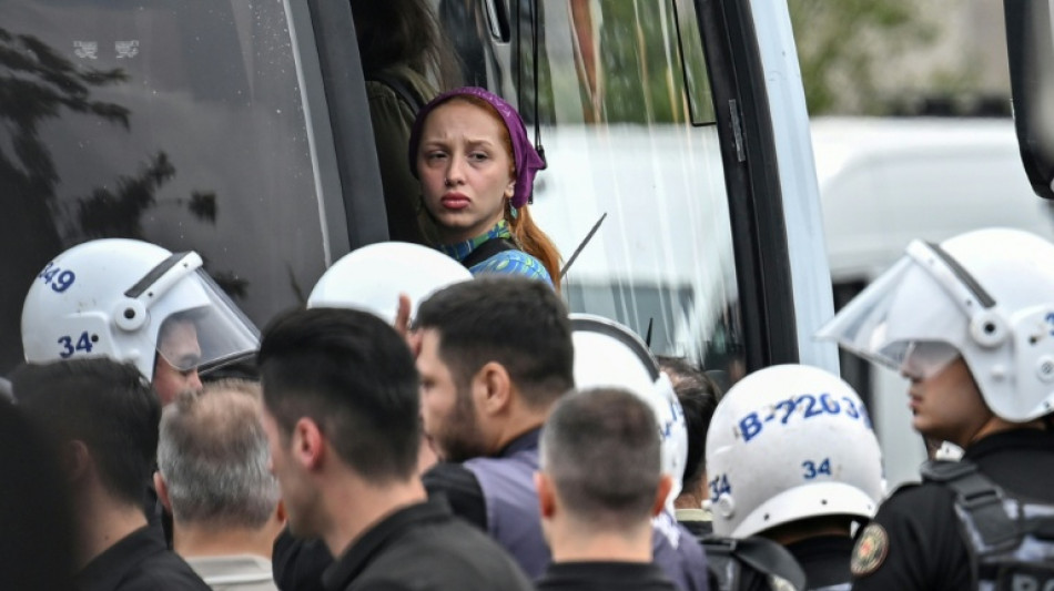 L'op&eacute;ration anti-LGBT+ en Turquie se poursuit, les protestations aussi