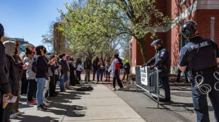Casa Branca pede protestos pac&iacute;ficos ap&oacute;s centenas de pris&otilde;es em universidades
