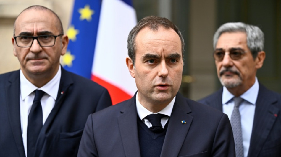  Francia aplicar&aacute; toques de queda localizados la noche del martes, anuncia el primer ministro 