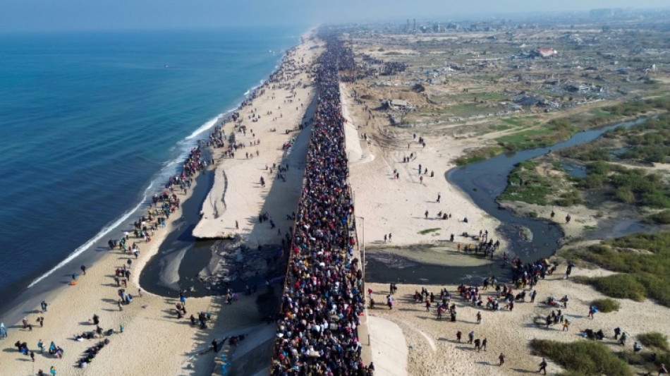 Zehntausende Pal&auml;stinenser auf dem Weg in Heimatorte im Norden des Gazastreifens