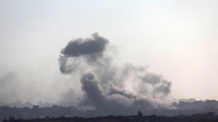 Gaza, media: 16 morti in raid di Israele sul centro della citt&agrave;