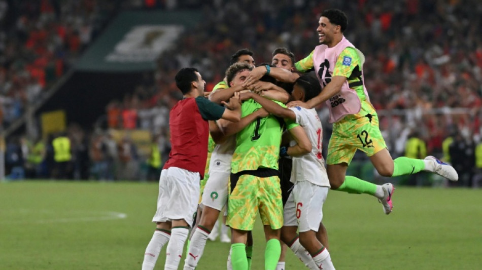  Entre sangue, l&aacute;grimas e p&ecirc;naltis, Marrocos vence Pa&iacute;ses Baixos e vai &agrave;s oitavas da Copa 
