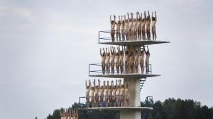 Mil personas posan desnudas para un fot&oacute;grafo en Finlandia