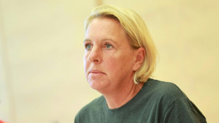 Nashorn t&ouml;tet in Zoo in Salzburg Tierpflegerin aus Bayern