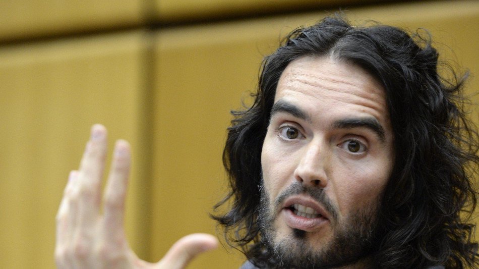 Attore Russell Brand incriminato per stupro e molestie, lui nega