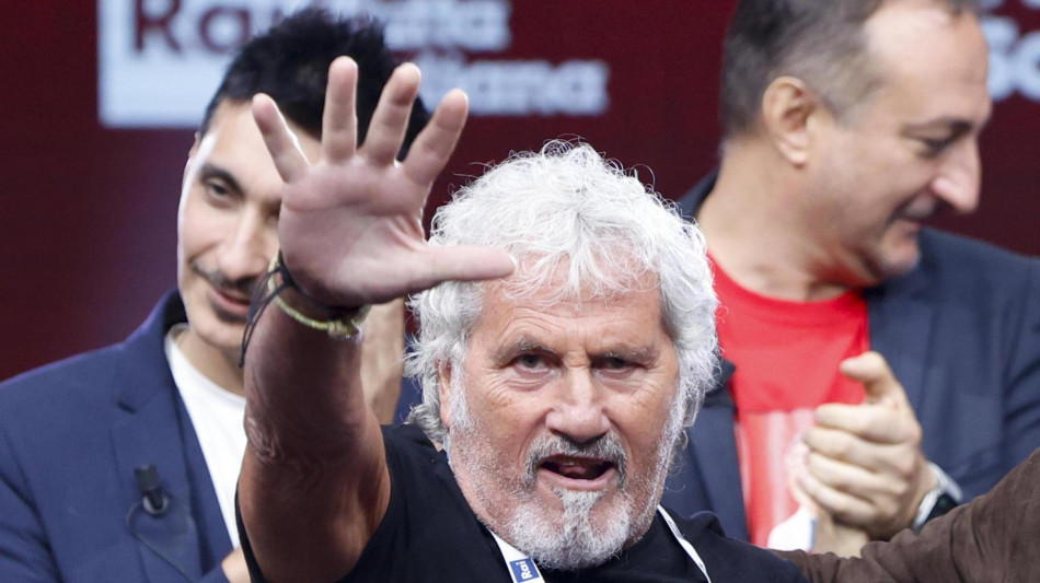  Adriano Pappalardo in ospedale, scatto del figlio Laerte sui social (poi sparito) 