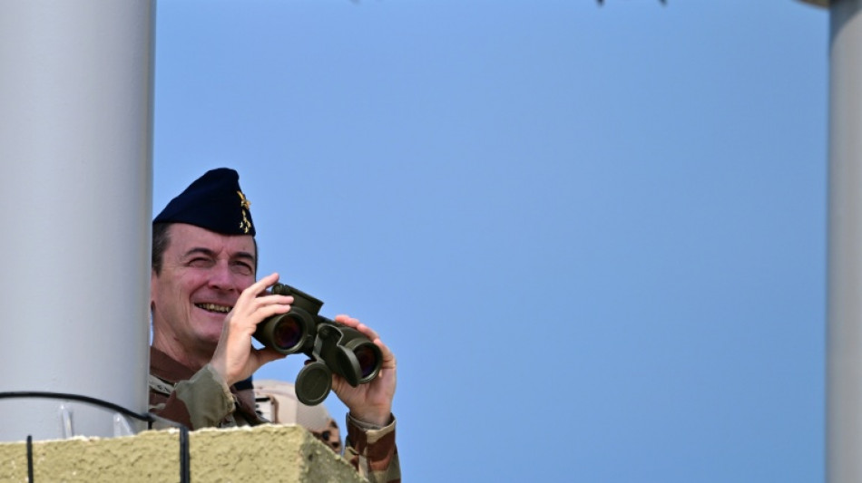 Francia se encamina a instaurar un servicio militar voluntario