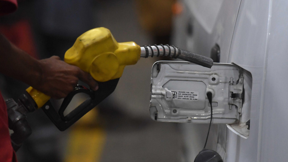  Codacons, su carburanti a luglio e agosto stangata da 10,8 miliardi 