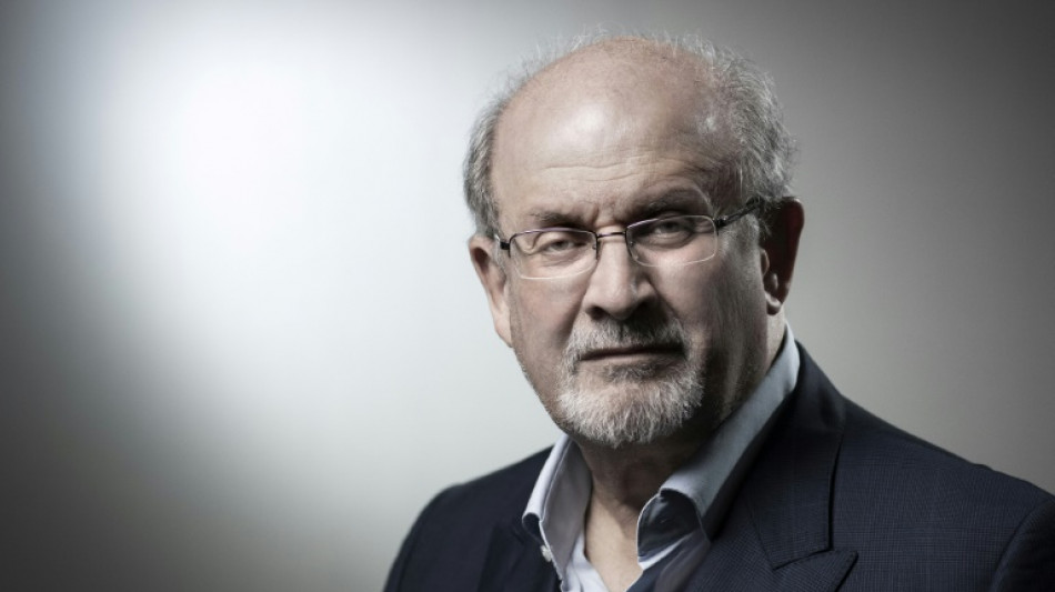 Rushdie revela extracto de su pr&oacute;xima novela cuatro meses despu&eacute;s de su ataque
