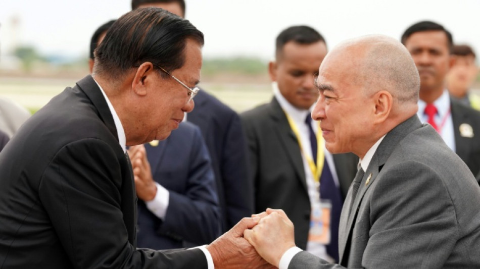  Le roi du Cambodge rentre de Chine apr&egrave;s un traitement contre le cancer 