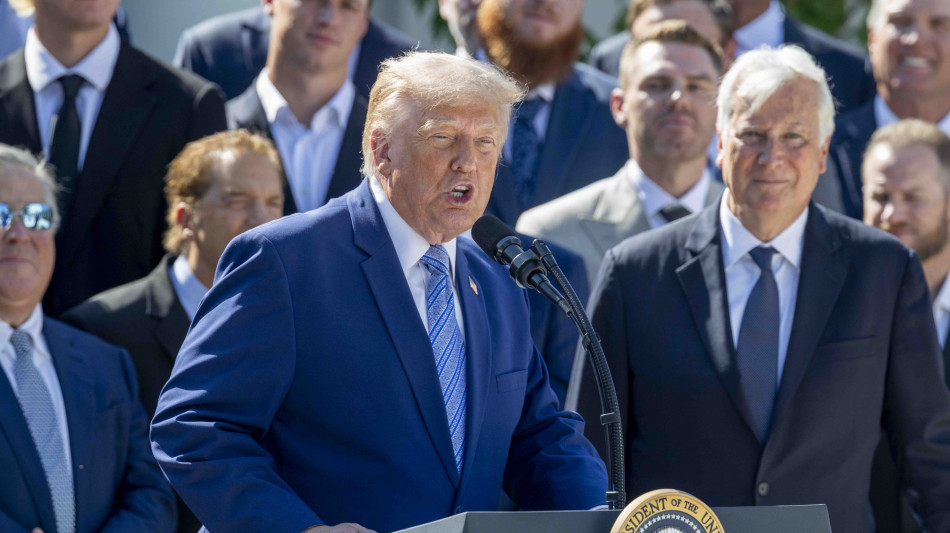  Trump, 'da ora ogni danno a navi sar&agrave; risarcito con i fondi iraniani' 