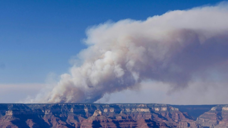 Incendio forestal avanza en el Gran Ca&ntilde;&oacute;n y arrasa monumento hist&oacute;rico de EEUU