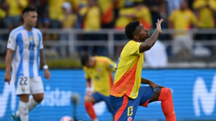 Juventus confirma grave les&atilde;o no joelho do colombiano Juan Cabal