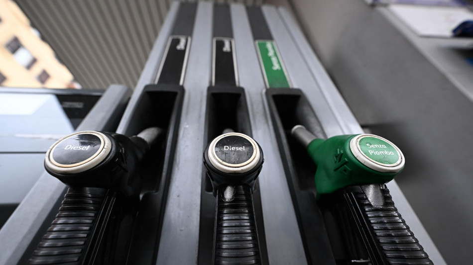  Prezzo petrolio in rialzo, Wti scambiato a 78,24 dollari, +1,23% 