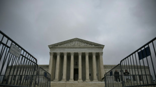 Droits de douane: furieux, Trump contre-attaque et impose une nouvelle taxe mondiale