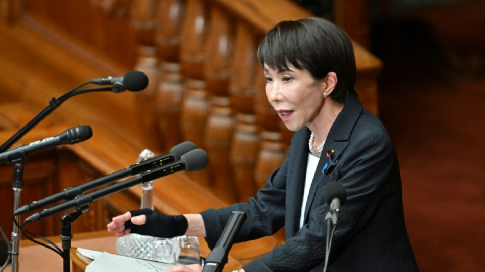  Takaichi promete um Jap&atilde;o pr&oacute;spero e critica a China 