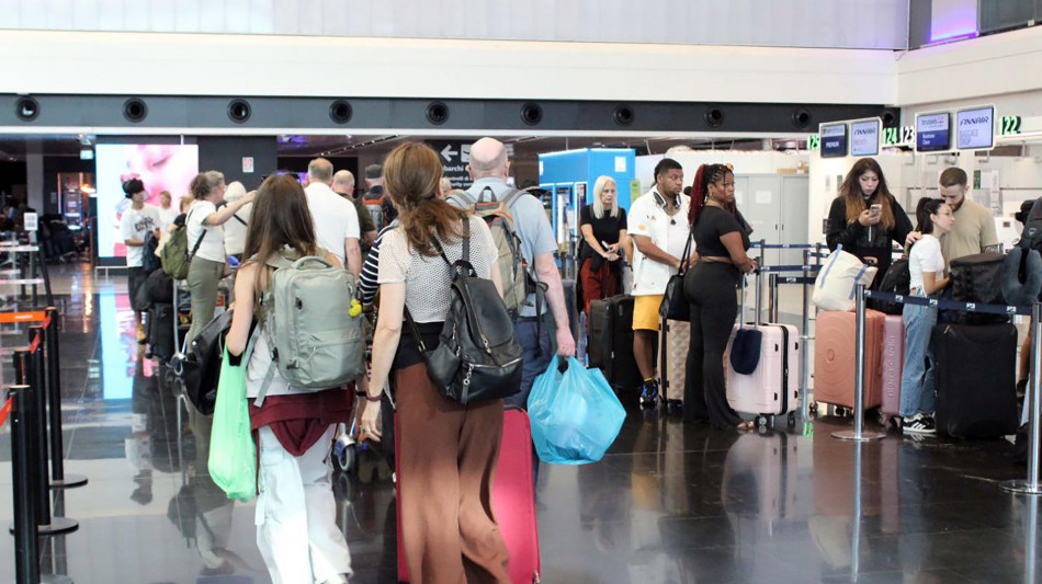  Codacons, Antitrust si attiva su supplementi carburanti aerei dopo esposto 