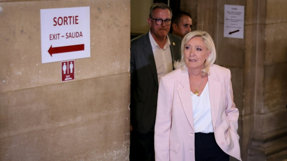  La ultraderechista Le Pen, candidata a la presidencia de Francia pese a condena 