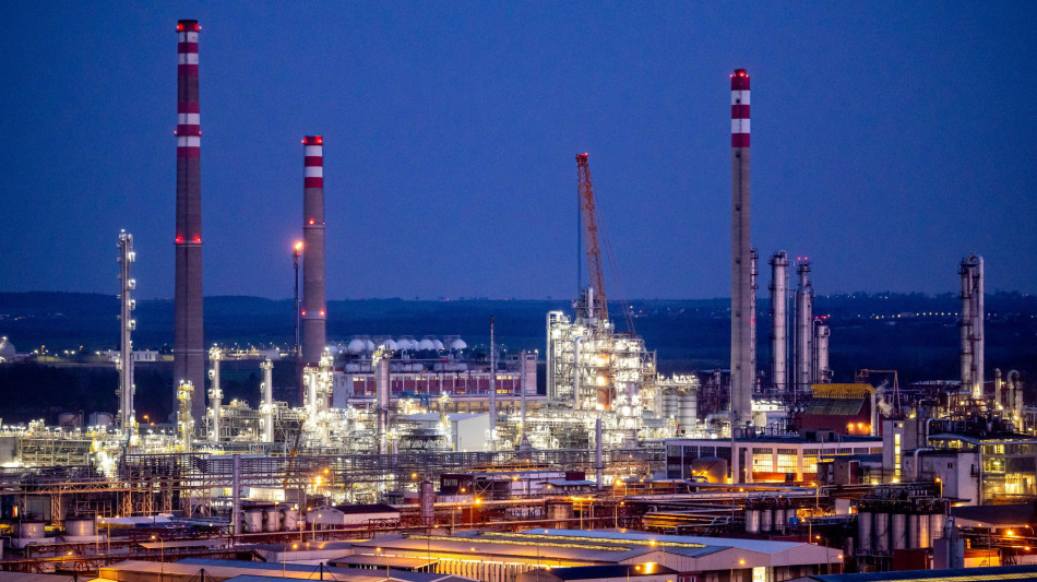  Prezzo del petrolio in netto calo, Wti sotto gli 80 dollari 