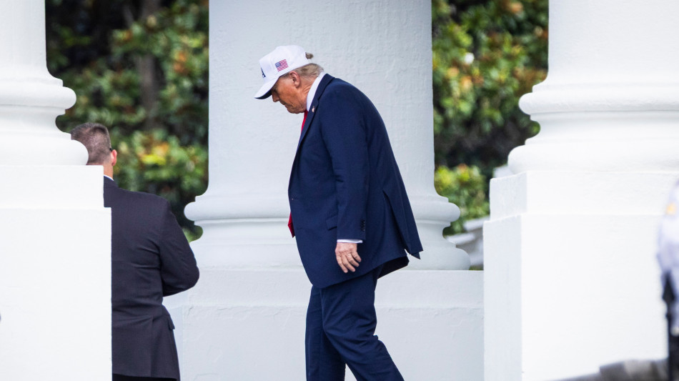 Trump, 'la mia legge lancer&agrave; gli Usa come un razzo'