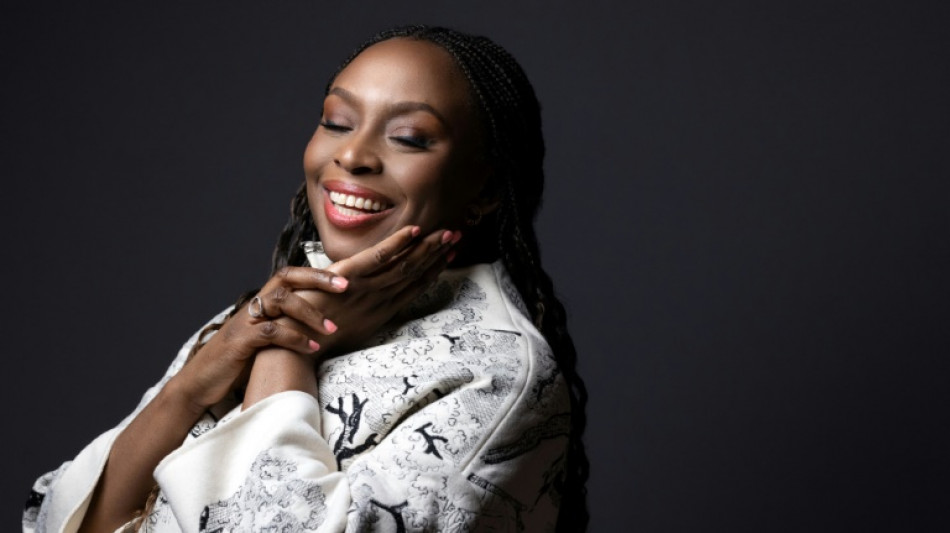 'Quanto dos sonhos de uma mulher s&atilde;o realmente seus?', reflete a escritora Chimamanda Ngozi Adichie