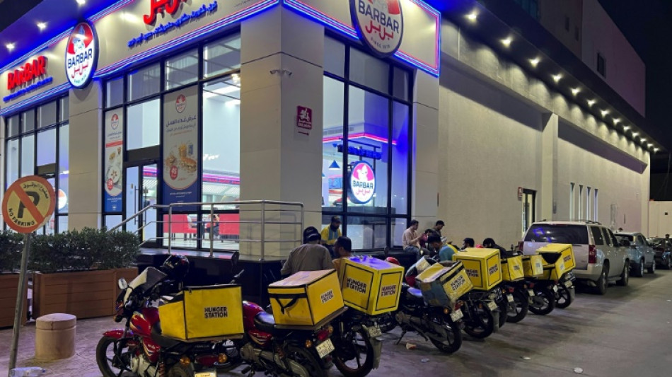 "Pas de r&eacute;pit" pour les livreurs dans la chaleur de l'&eacute;t&eacute; saoudien