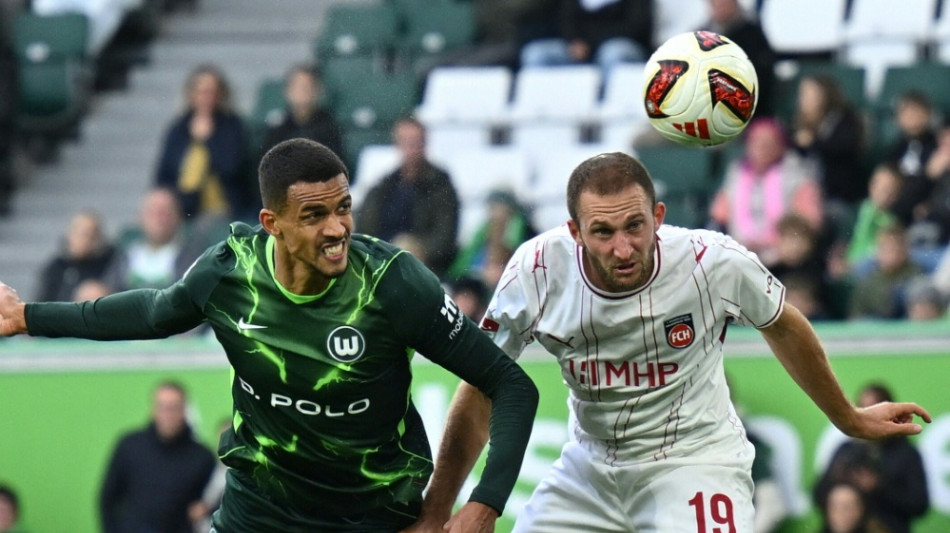  Wolfsburg jubelt im wilden Duell der Absteiger 