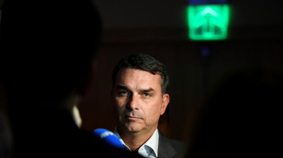  Fl&aacute;vio Bolsonaro &eacute; proibido de visitar o pai at&eacute; depois das elei&ccedil;&otilde;es 