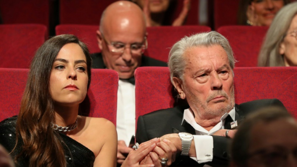 Los hijos de Alain Delon denuncian a la compa&ntilde;era del actor por "acoso moral"