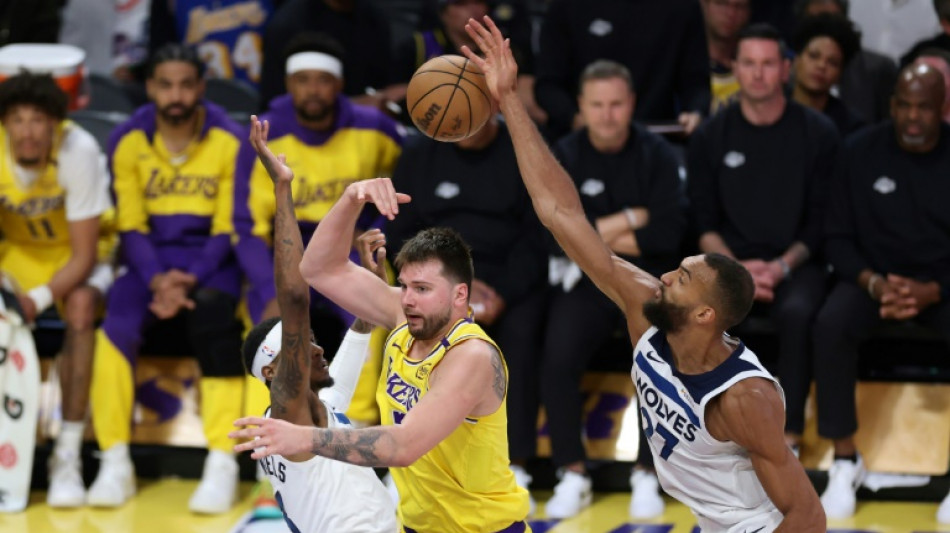 NBA: les Lakers r&eacute;agissent, OKC et Indiana creusent l'&eacute;cart