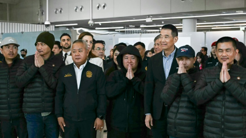 F&uuml;nf von der Hamas freigelassene Thail&auml;nder in Bangkok eingetroffen